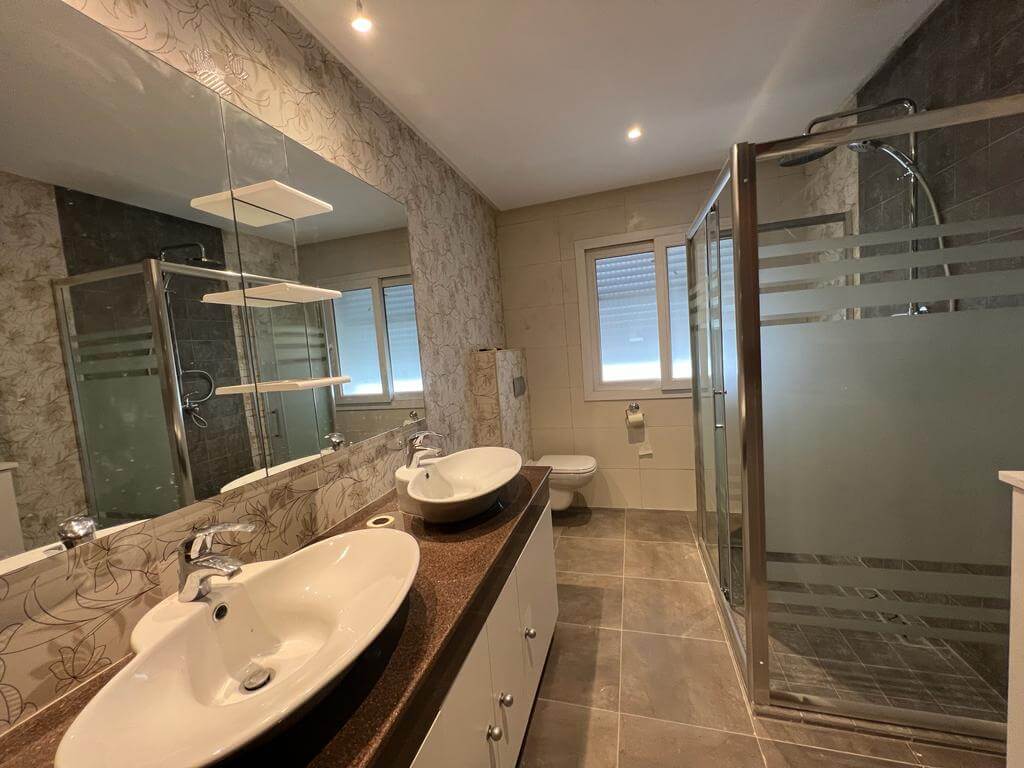 Villa S+5 avec piscine à La Marsa 